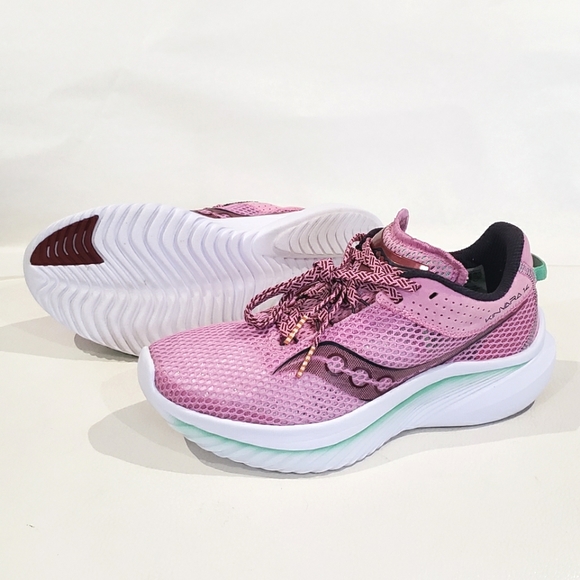 Saucony Shoes - Saucony Kinvara 14 women's running/ walking shoes.